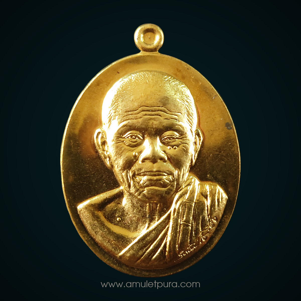 เหรียญรูปเหมือนปั้มหลวงพ่อคูณ รุ่นบารมี90 เนื้อทองสัตตะ ปี56 วัดบ้านไร่ จ.นครราชสีมา (ตอกโค้ด หมายเลข 2082) ออกแบบโดย อ.สันติ พิเชษฐ์ชัยกุล ศิลปินประติมากรเอกระดับโลก