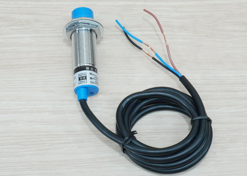 LJ18A3-8-Z/AX (NPN NC ระยะจับ 8mm) 6-36V DC Inductive Proximity Sensor