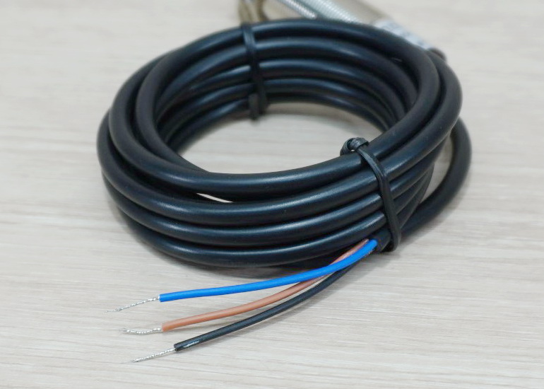 E3F-DS300C4 Infrared Photoelectric Sensor 10-300cm Detection (NPN, NO) Nickel-plated brass body