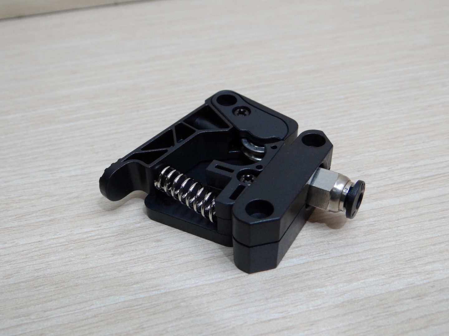 Right-hand Extruder 1.75mm feeding makerbot PC4-M5 injection pieces