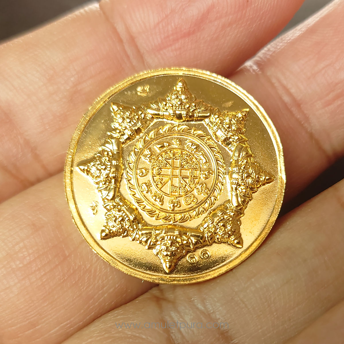 พระปิดตาพังพระกาฬ รุ่นมีกูไม่จน (เนื้อกะไหล่ทองฝังพลอยเขียว) ปี66 หลวงปู่อิ่ม วัดทุ่งนาใหม่ จ.นครศรีธรรมราช (สร้าง 39 เหรียญ 3 โค้ด หมายเลข 11)