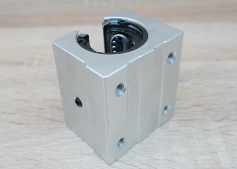 SBR25GA (ร่องเหล็ก ทนทานสูง) Steel Retainer - Aluminum Linear Ball Bearing Block
