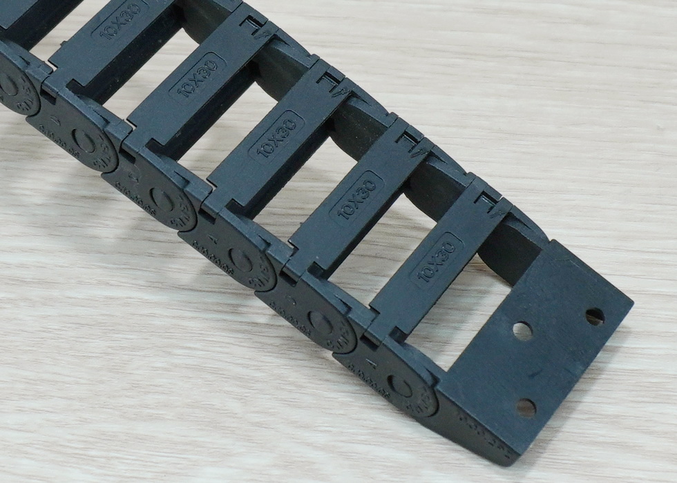 10 x 30 mm Cable drag chain R28mm ยาว 1M และ End Connectors (Bridge open outside)
