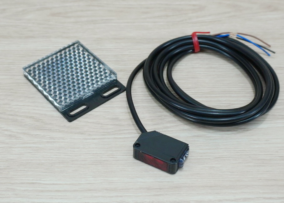 CX-482 Photoelectric Sensor 10-200 cm Detection Range (NPN, NO/NC)