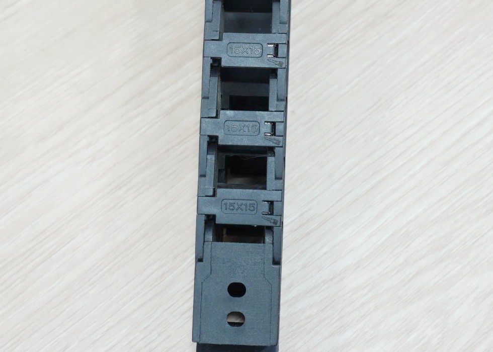 15 x 15 mm Cable Drag Chain R38mm ยาว 1M และ End Connectors (Bridge open outside)