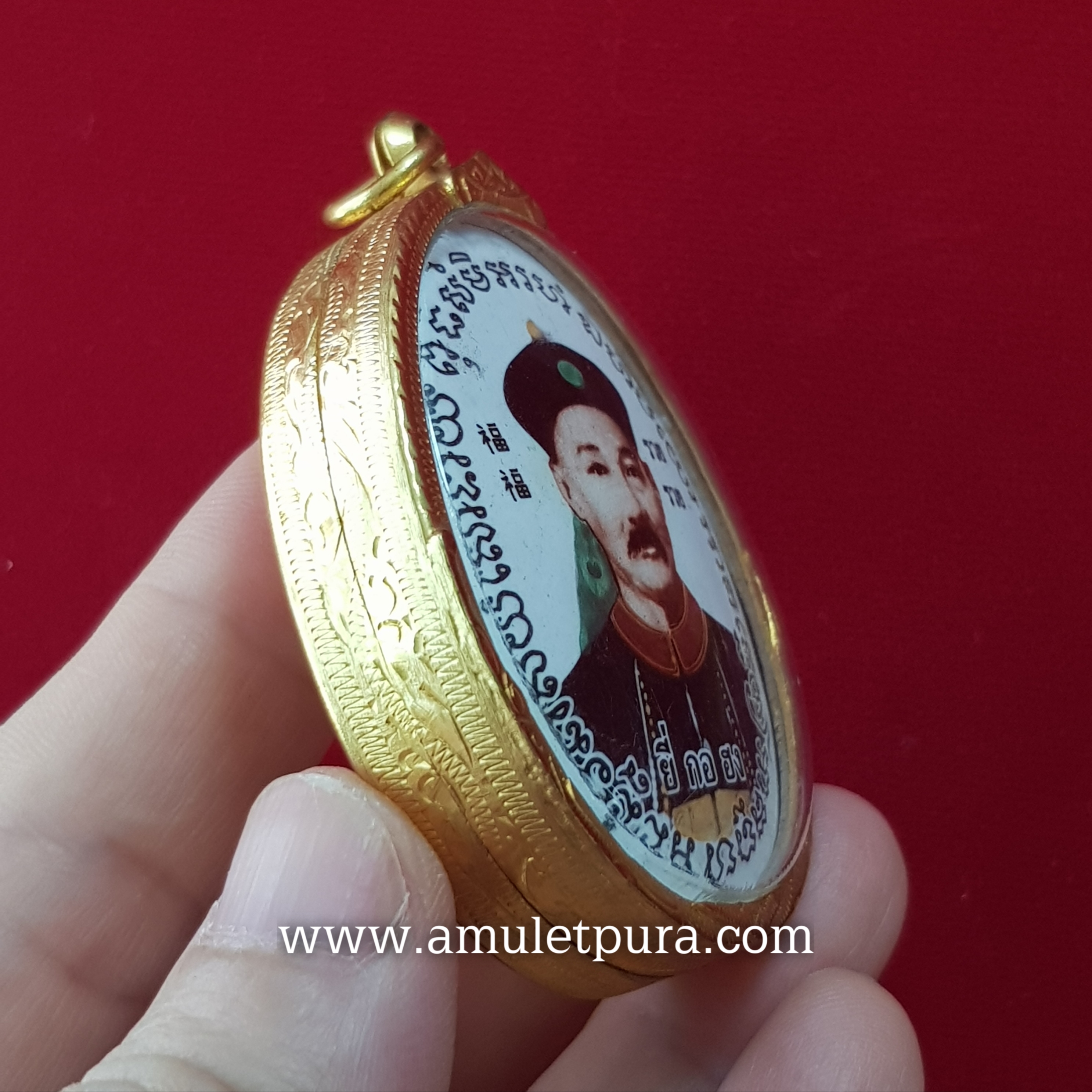 ล็อกเก็ตเจ้าพ่อยี่กอฮง(พิมพ์ใหญ่)รุ่นเศรษฐีรวยทรัพย์ ปี53 หลวงปู่คีย์ วัดศรีลำยอง จ.สุรินทร์(พร้อมกรอบไมครอน ด้านหลังฝังมวลสารศักดิ์สิทธิ์ ลูกเต๋า ตะกรุด เหรียญจีนโบราณ)