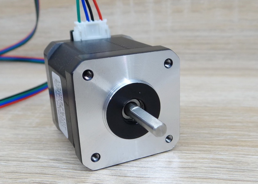 Usongshine - Stepper Motor (Nema17) แรงบิด 48 N.cm 1.5A (17HS8401S) Black End