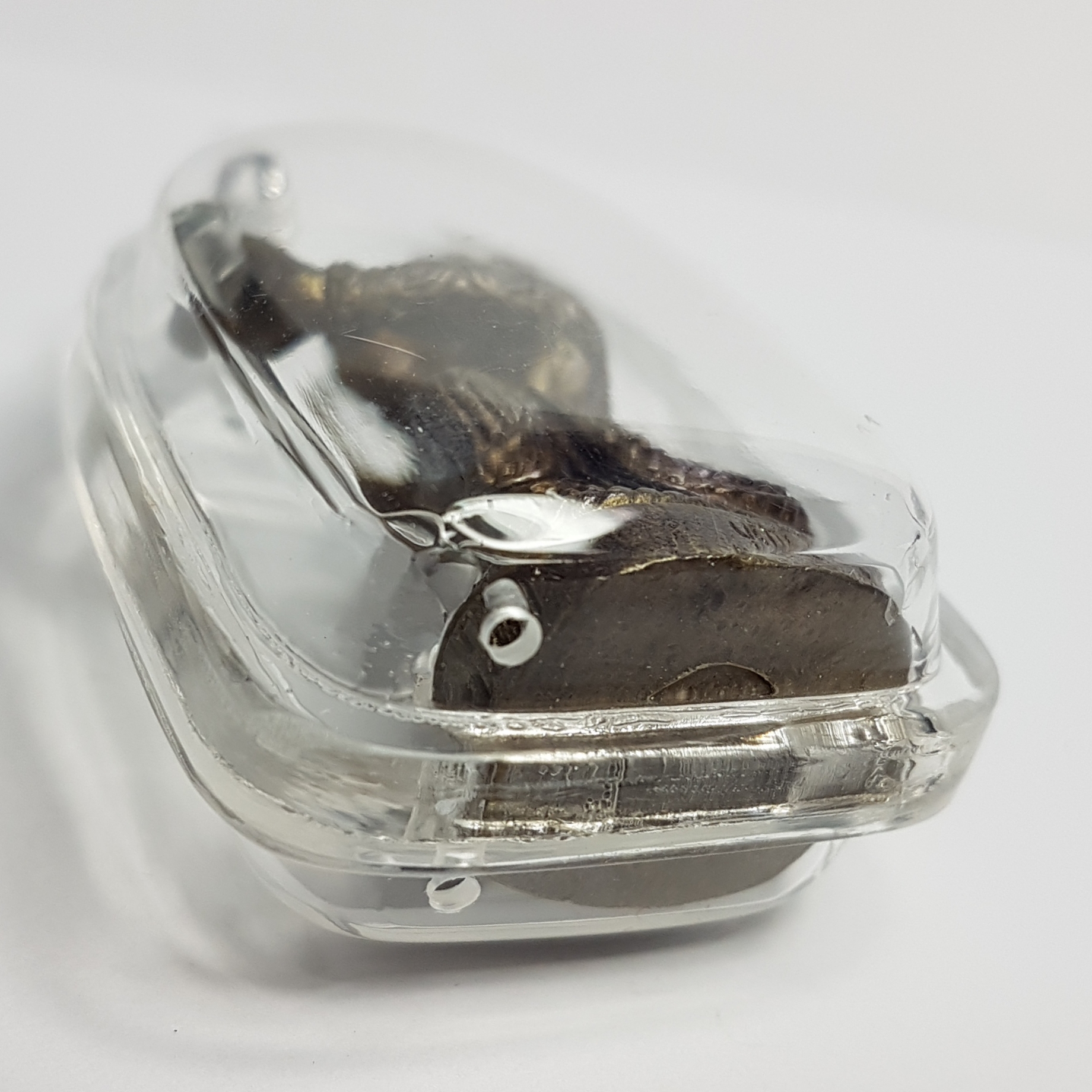 หนุมานถวายตะกรุด(โลหะ ผสมชนวนเก่า)ไตรมาส53 หลวงปู่บุญ วัดทุ่งเหียง จ.นครปฐม(ใต้ฐานอุดผง ตอกโค๊ต หนุมานถือตะกรุด(จารมือ)พร้อมเลี่ยมกันน้ำ)