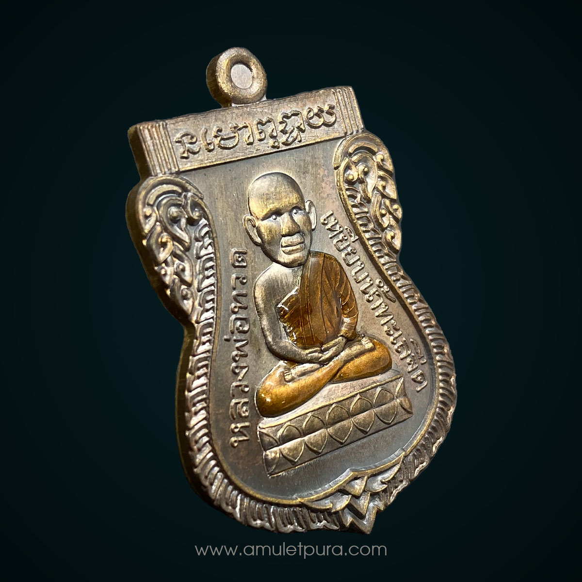 เหรียญเสมาหัวโต ปี58 หลวงพ่อทวด - พ่อท่านเขียว วัดห้วยเงาะ จ.ปัตตานี (ชุดกรรมการ เนื้อชนวนลงยาจีวร มีโค้ด "กรรมการ" หมายเลข 197)