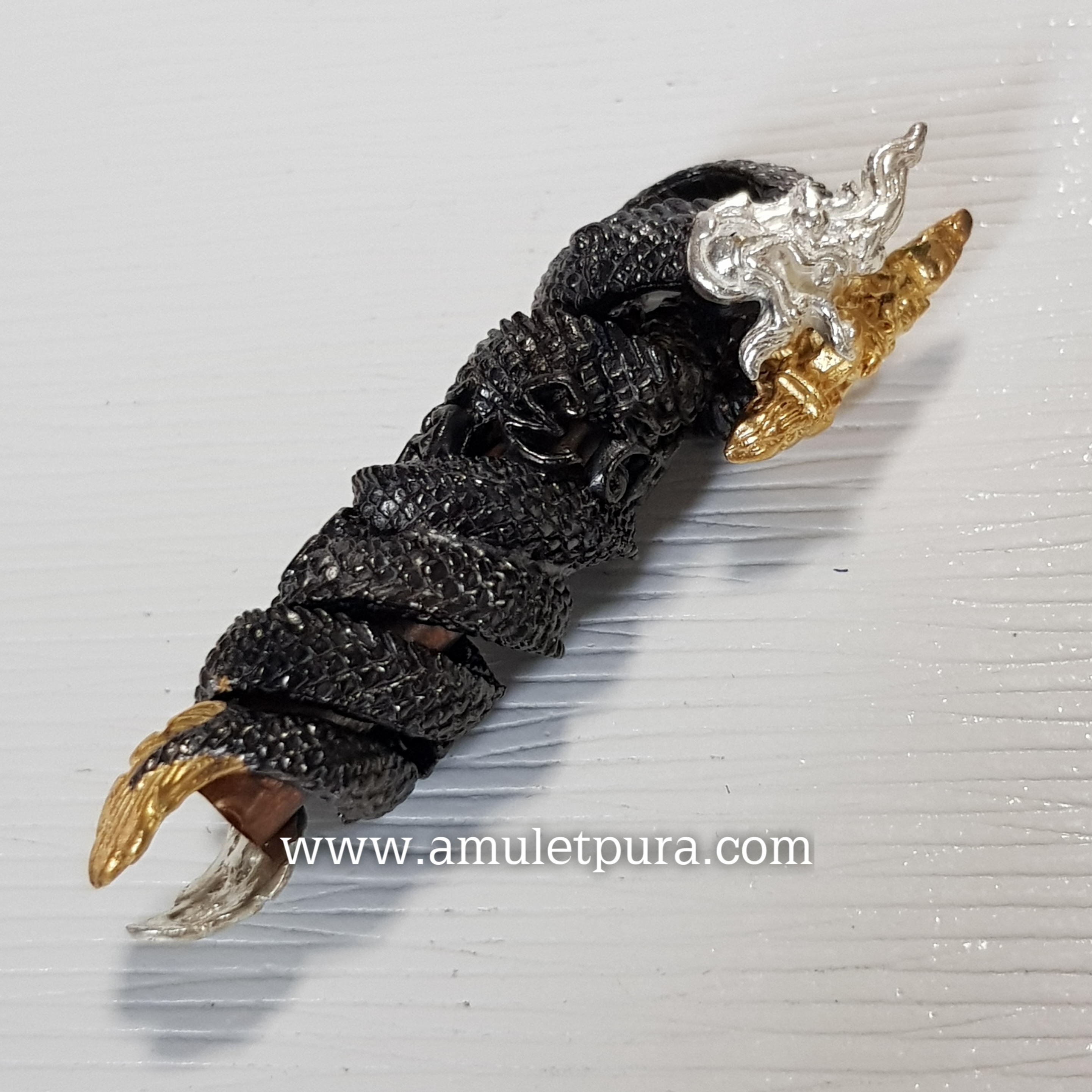 ตะกรุดนาคเกี้ยว (สัมฤทธิ์ ชุบแบล็คโรเดียม) รุ่นไหว้ครู 53 หลวงปู่เณร วัดบ้านเกษตรทุ่งเศรษฐี จ.ร้อยเอ็ด