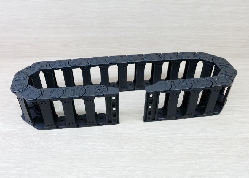 25 X 77 mm Cable Drag Chain R55mm ยาว 1M และ End Bridge Connectors (Bridge opening)