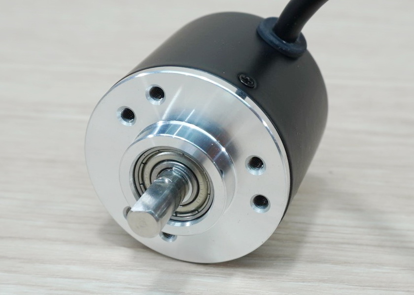 600P/R Incremental Rotary Encoder (E38-S6-600-2-N-24) Shaft 6mm, Cable 2M, NPN, 5-24VDC
