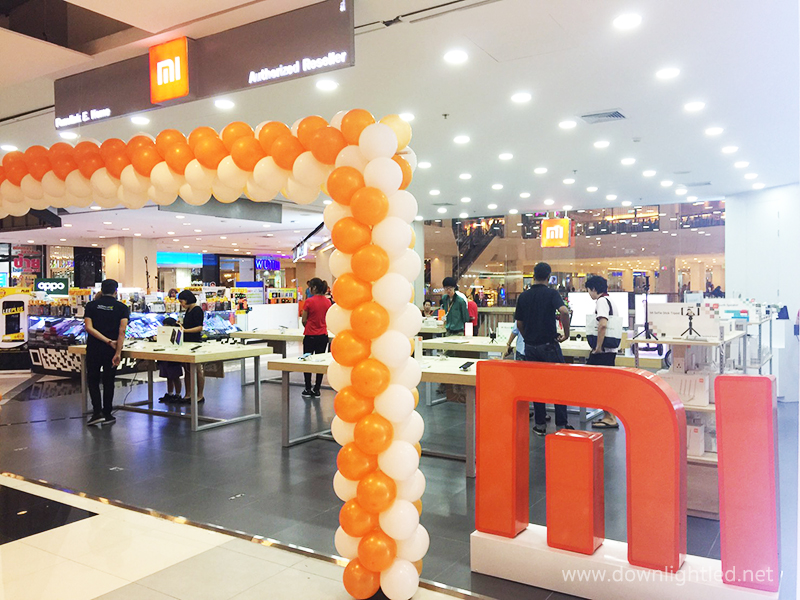 ผลงานติดตั้งโคมไฟดาวน์ไลท์หน้ากลม ช็อปร้านโทรศัพท์ MI (Xiaomi) ของจีน