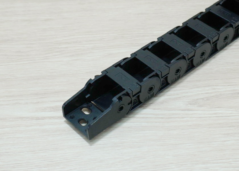 18 x 25 mm Cable Drag Chain R38mm ยาว 1M และ End Connectors (Semi-Enclosed)
