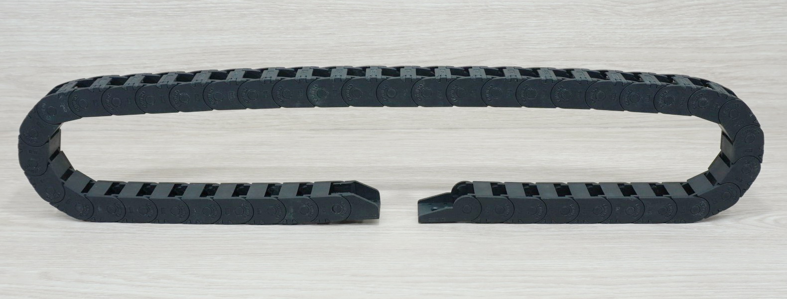 15 x 15 mm Cable Drag Chain R38mm ยาว 1M และ End Connectors (Bridge open outside)