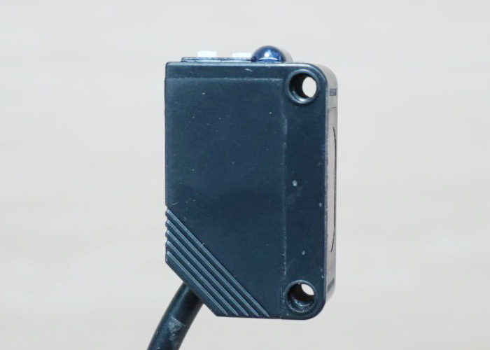 E3Z-LS63, Diffuse Photoelectric Switch 1-50 cm Detection Range (NPN, NO/NC)