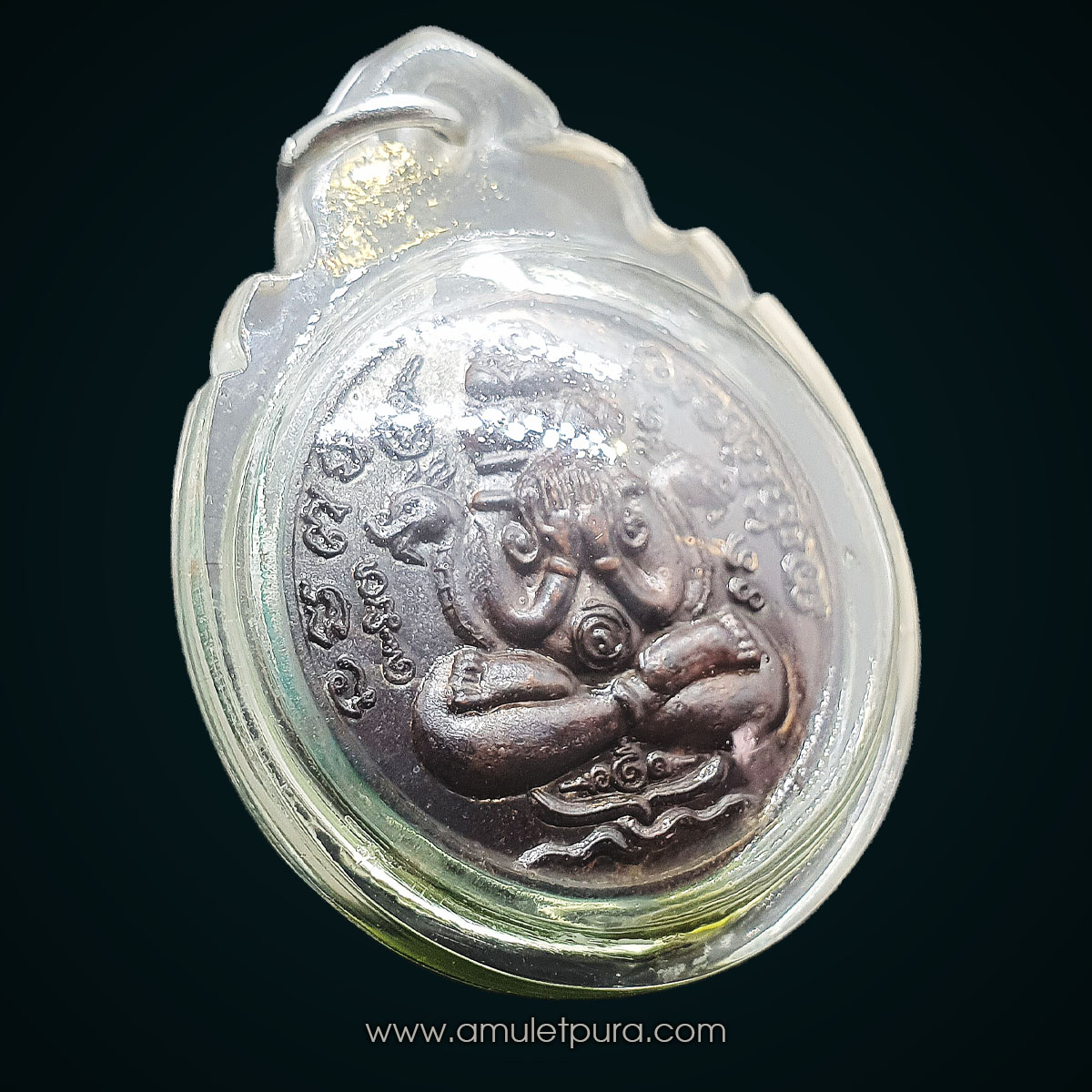 พระปิดตาพังพระกาฬ รุ่นธงชัย พระพรหมมังคลาจารย์ (เจ้าคุณธงชัย) วัดไตรมิตรฯ ปี59 (เนื้อทองแดงรมดำ เลี่ยมใส่น้ำมันเสือผสมว่าน 108 เพื่อเพิ่มพุทธคุณเข้มขลัง)