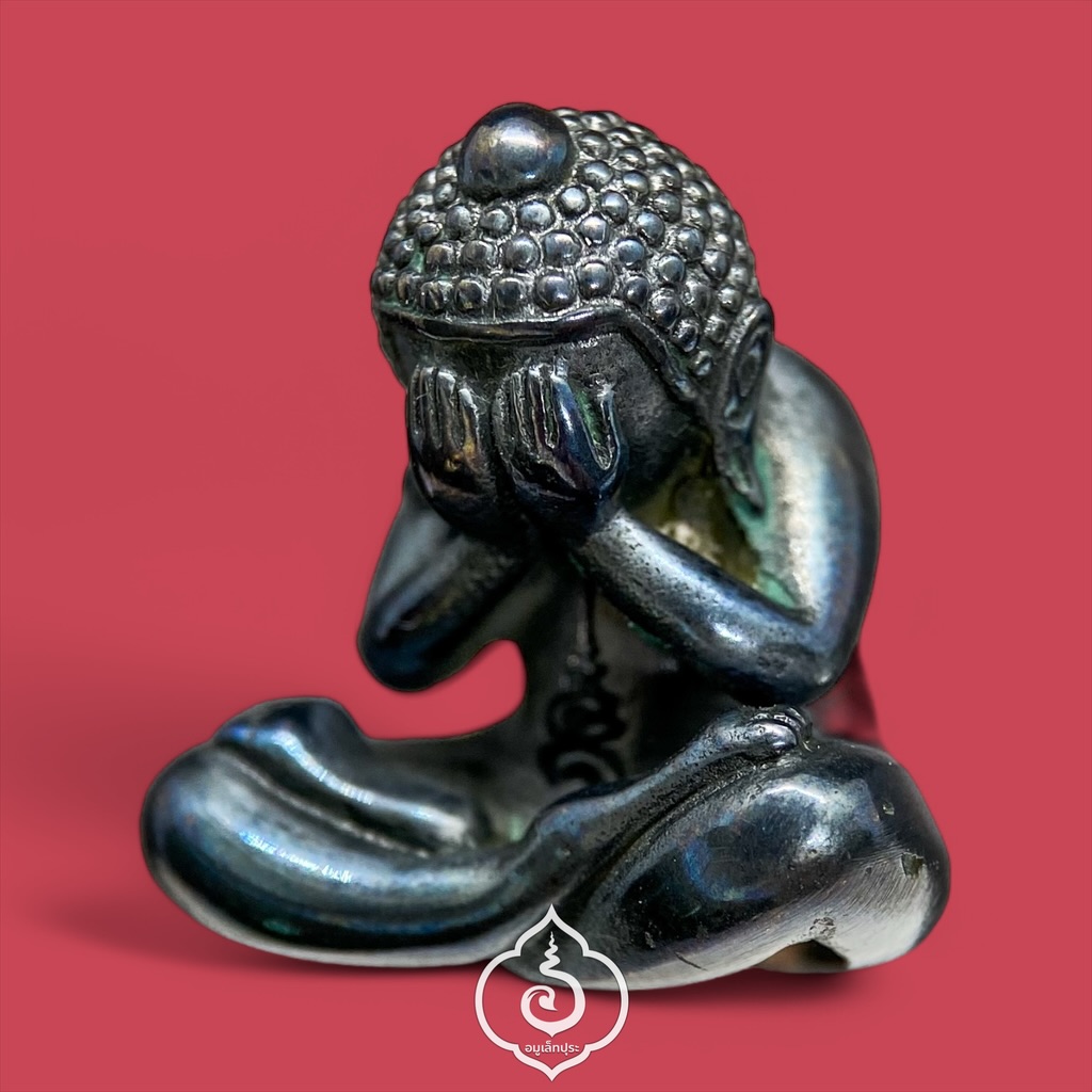 พระปิดตาเจริญลาภ (เนื้อเมฆพัตร) ปี65 หลวงปู่นิ่ม วัดพุทธมงคล จ.สุพรรณบุรี (ใต้ฐานอุดผง มีโค้ด หมายเลข 241)