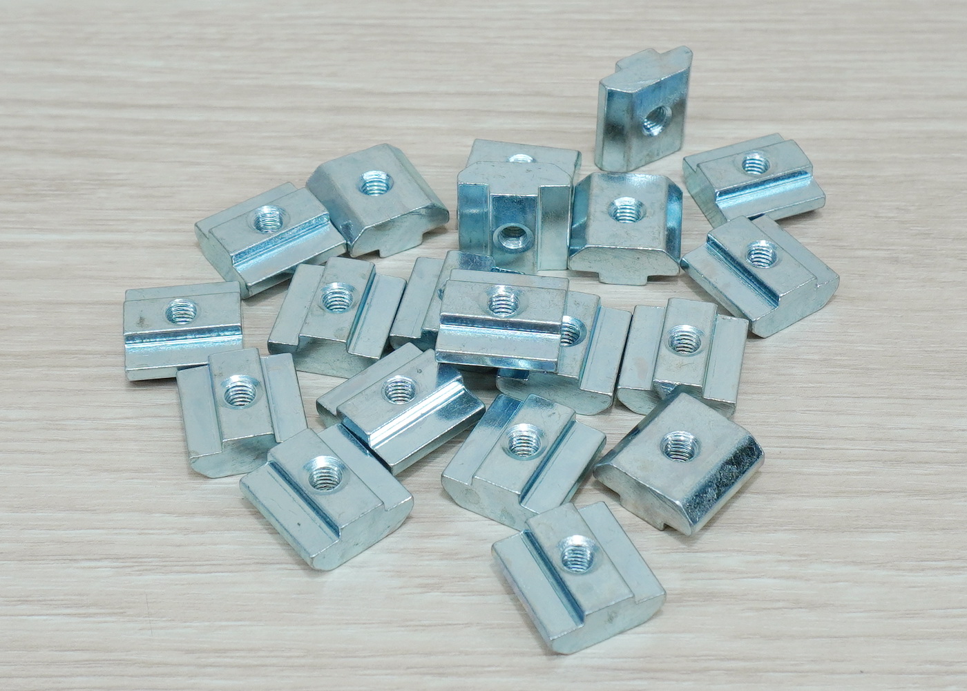 T-Nut M5 (20 ตัว/ชุด) 18x8mm สำหรับ 40 Alu Profile