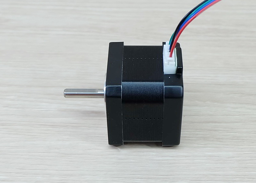 Usongshine - Stepper Motor (Nema17) แรงบิด 42 N.cm 1.5A (17HS4401S) Black End
