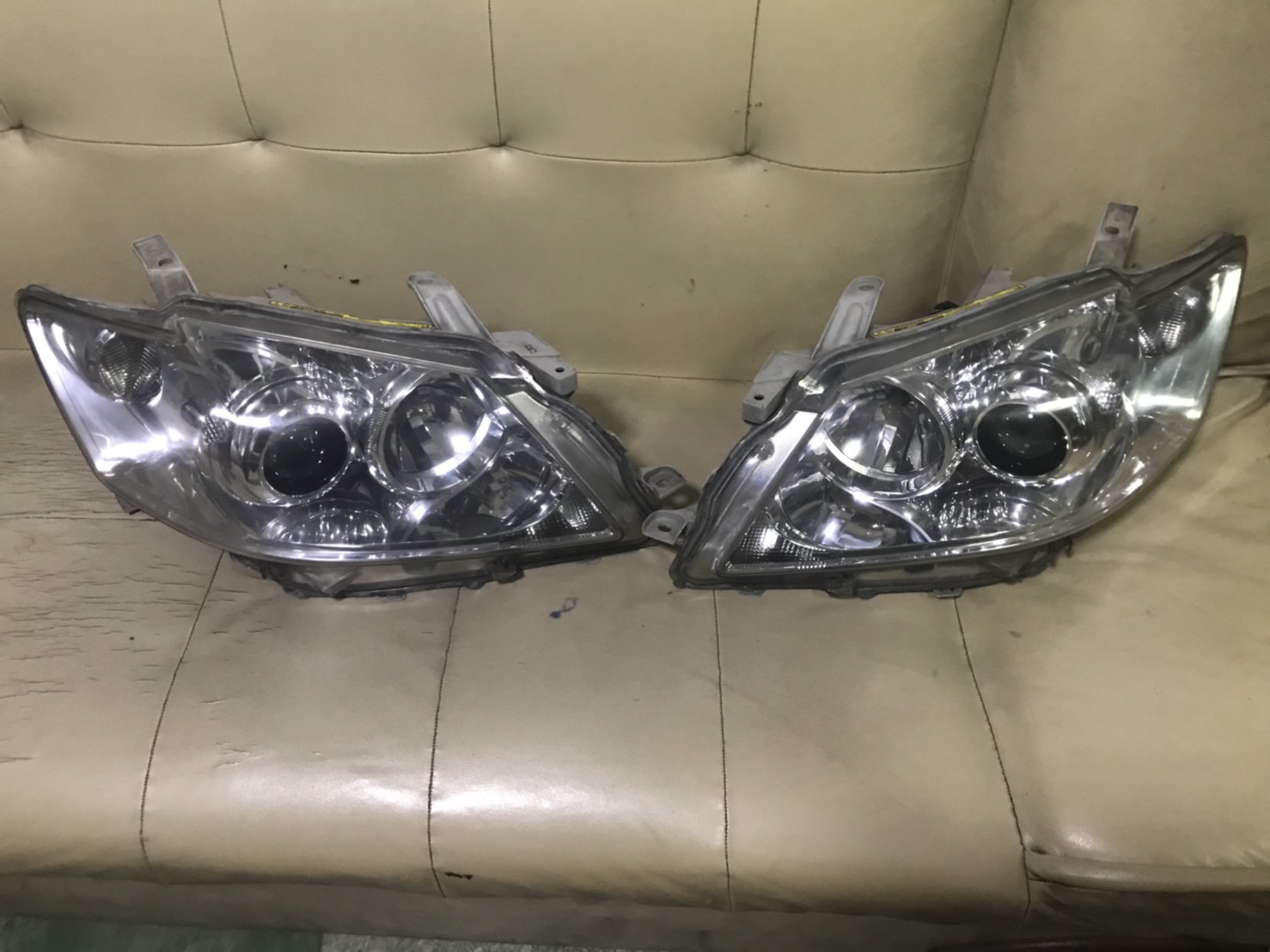 ไฟหน้า TOYOTA CAMRY ปี 07 XENOL ไม่เลี้ยวตาม ทั้งชุด สเปคต่างประเทศ คู่ละ 13000 แปลงใส่ตัวธรรมดาได้เลย