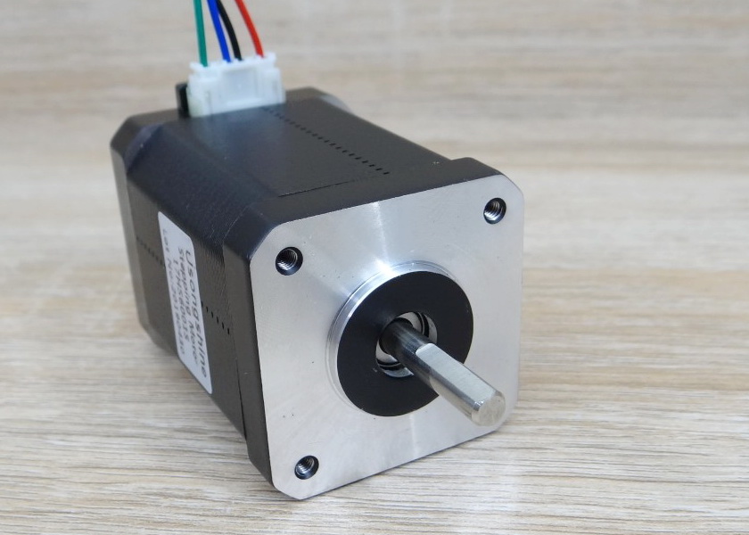 Usongshine - Stepper motor (Nema17) แรงบิด 70 N.cm 1.7A (17HS6001S) Black End