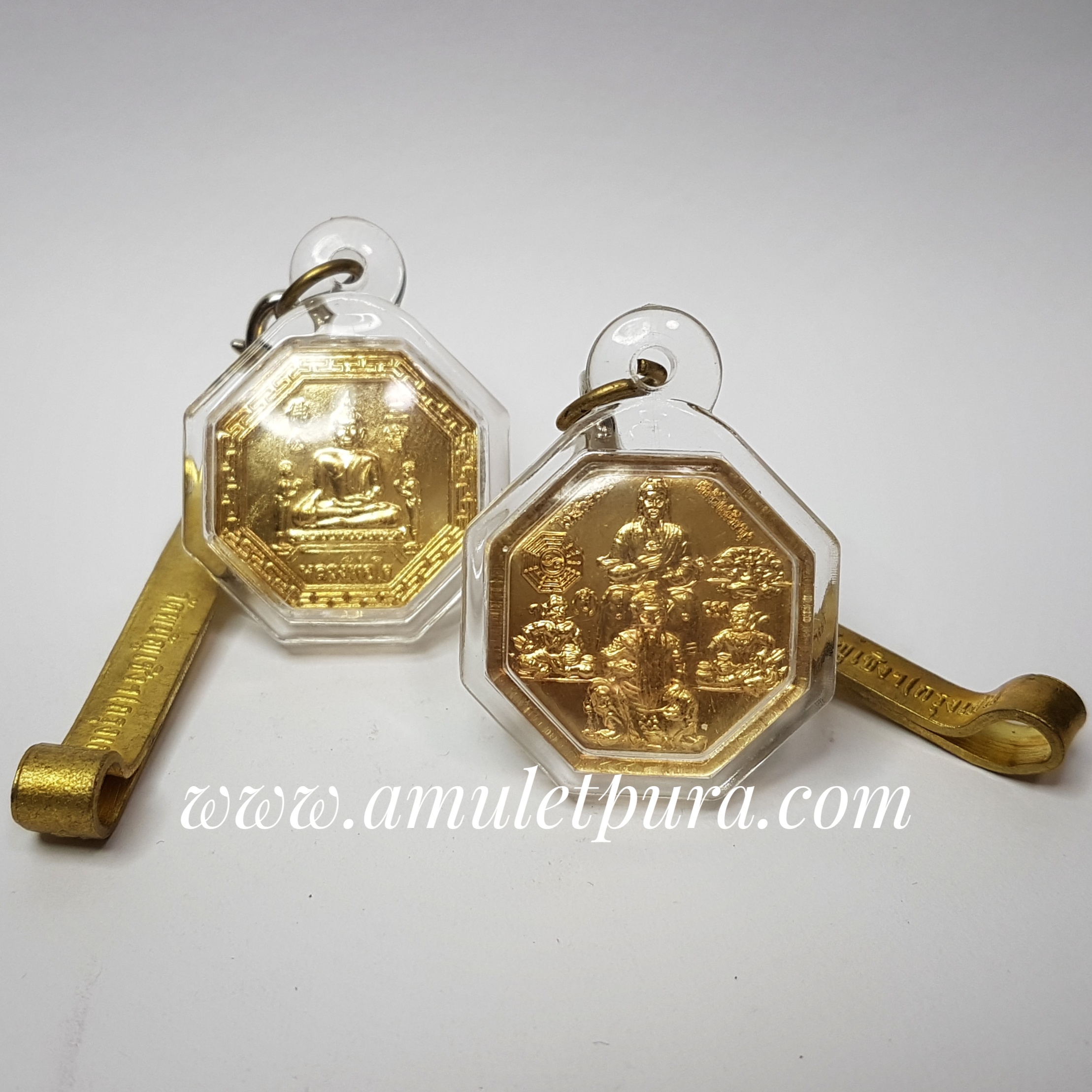 เหรียญกันชง หลวงพ่อโต หลังเทพเจ้าไท้ส่วยเอี้ย(คุ้มครองดวงชะตา)ปี43 วัดพนัญเชิง จ.พระนครศรีอยุธยา(ปีวอก พร้อมเลี่ยมกันน้ำและแหนบ)