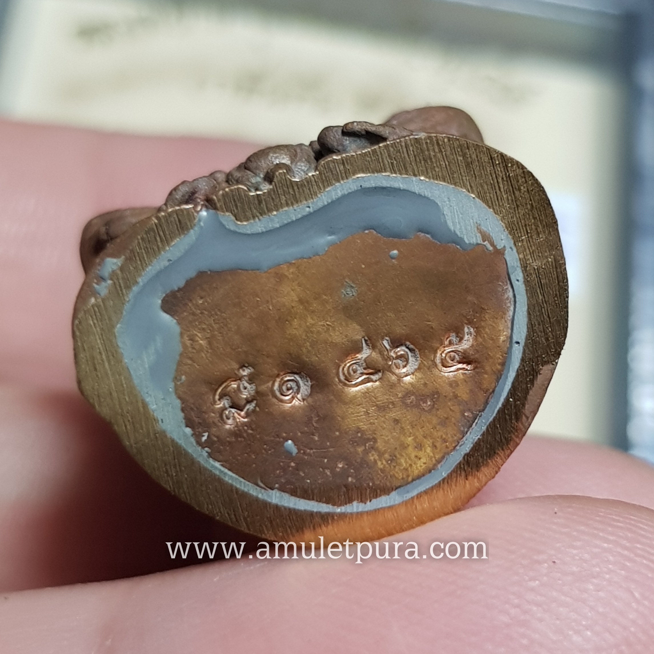 หลวงพ่อทวด(รูปหล่อลอยองค์บัวรอบ ฐานคชสาร เนื้อทองแดงเถื่อน)รุ่นพ่อท่านเขียวอุปถัมภ์(กลันตัน๕๔)ปี54 พ่อท่านเขียว วัดห้วยเงาะ จ.ปัตตานี(บรรจุกริ่ง ใต้ฐานตอกโค้ด หมายเลข1465)