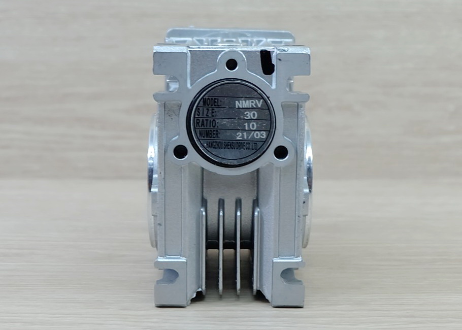 10:1 NMRV30 Worm Gearbox Speed Reducer for NEMA23 (shaft: input 8mm / Out 14mm)