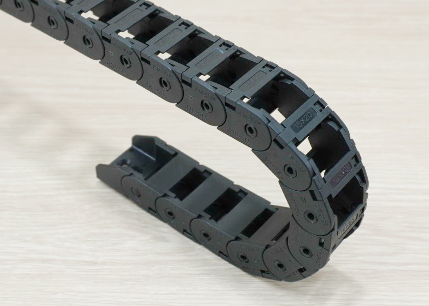 15 x 20 mm Cable Drag Chain R38mm ยาว 1M และ End Connectors (Bridge open outside)