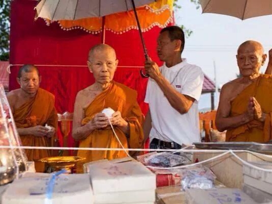 ตะกรุดอมิตรพ่าย (เนื้อตะกั่ว หมุดทองแดง มีหมุดด้านเดียว) ปี57 วัดพนมพริก จ.ตราด(หลวงปู่บัว ร่วมปลุกเสก มีโค้ด หมายเลข 5253)