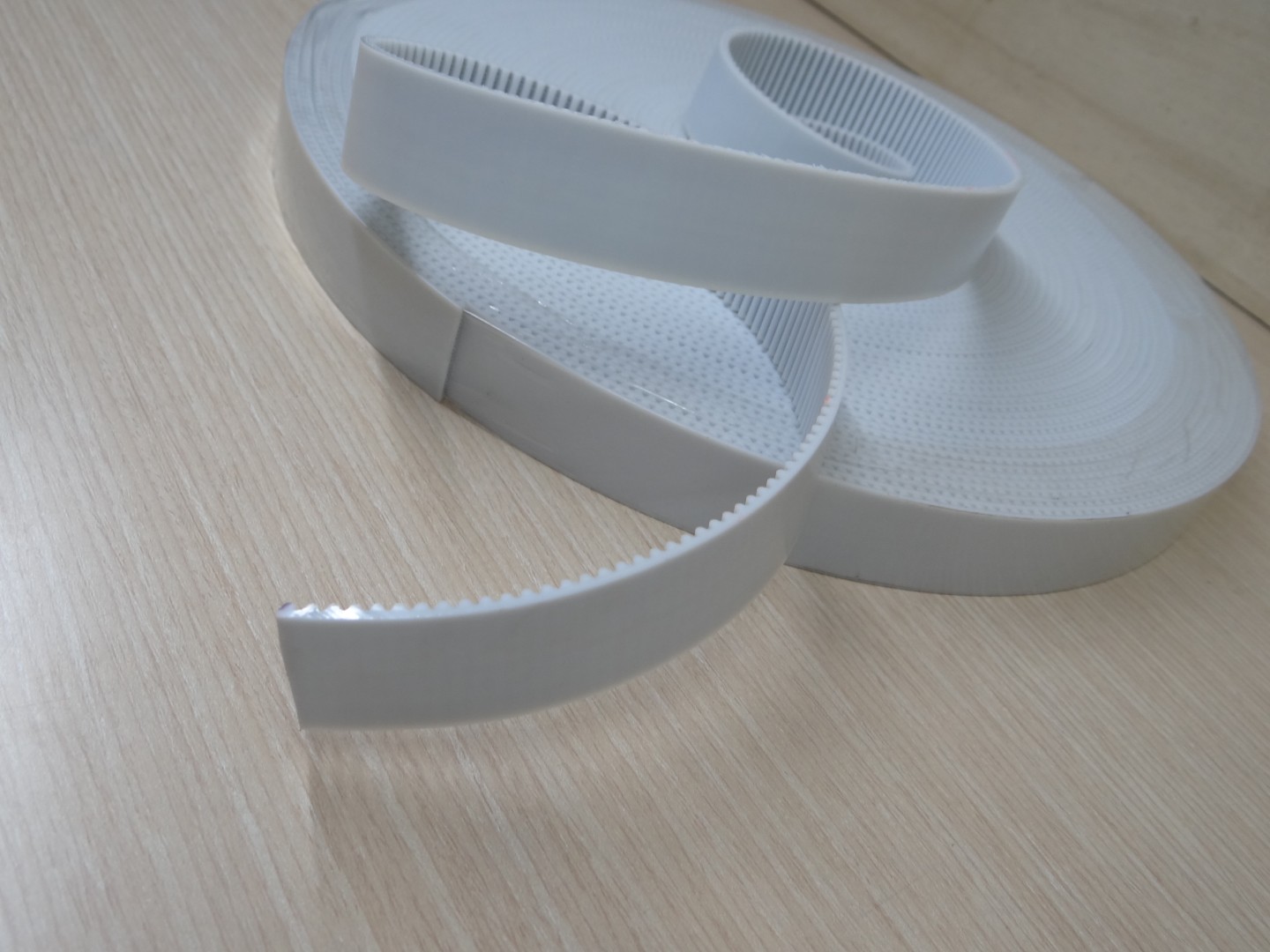 HTD-3M-25mm PU Timing Belt Steel Core สีขาว (สานแถบเส้นเหล็กในสายพาน ราคา/1เมตร)