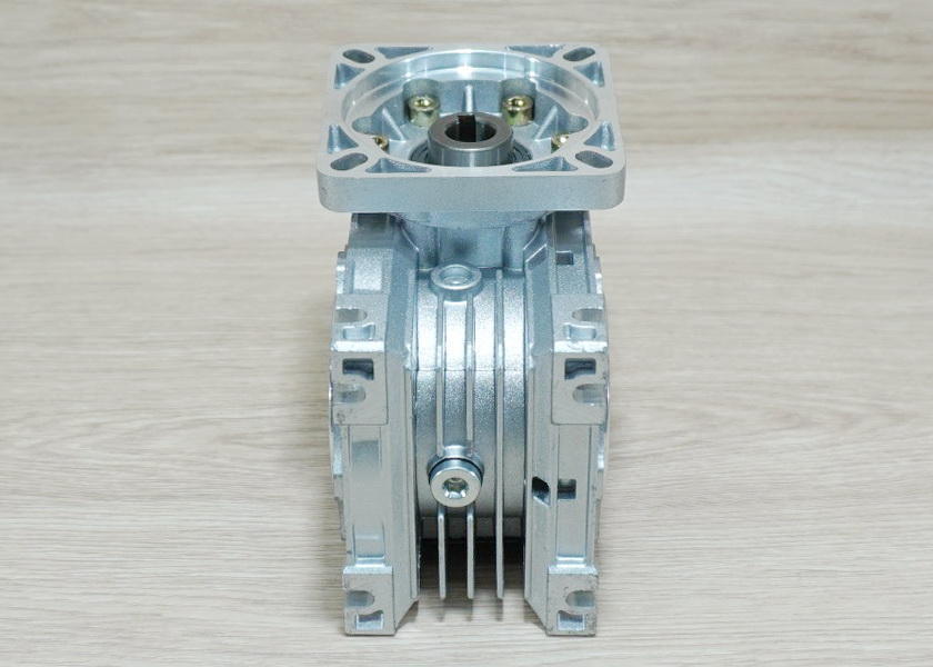 20:1 NMRV40 Worm Gearbox Speed Reducer for NEMA34 (shaft: input 14mm / Out 18mm)