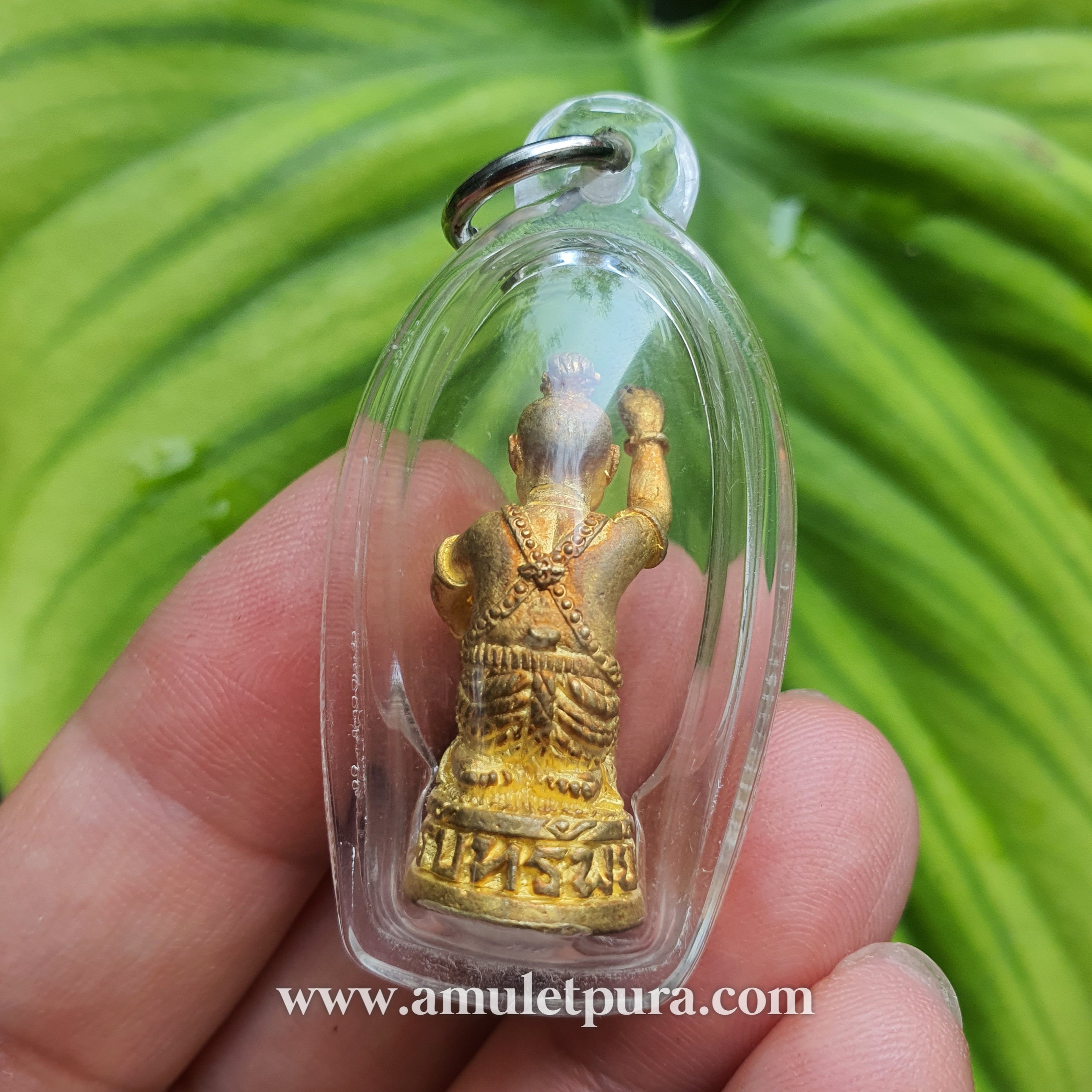 กุมารรับทรัพย์ รุ่นรับทรัพย์(โลหะชุบทองปัดเงา)ปี45 หลวงปู่ชื่น วัดตาอี จ.บุรีรัมย์(ตอกโค้ด อุดผงใต้ฐาน พร้อมเลี่ยมกันน้ำ)