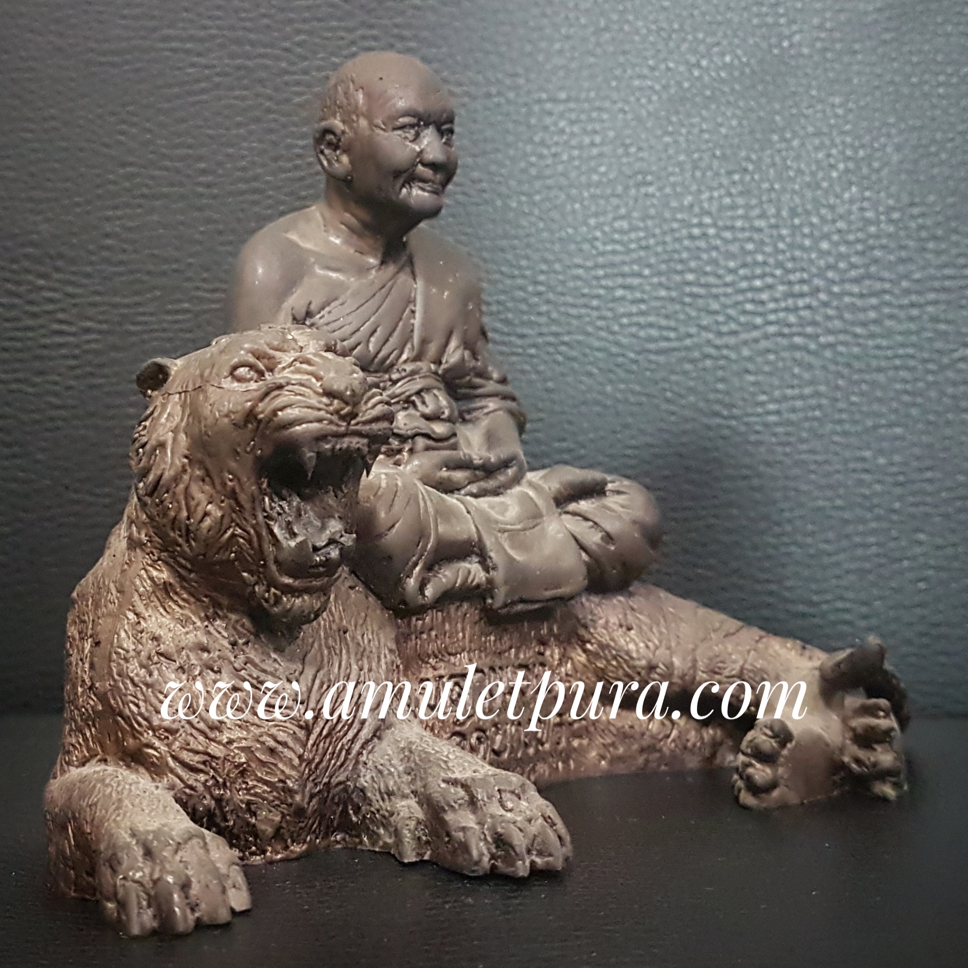 หลวงพ่อเปิ่นนั่งเสือ ปี47 หลวงพ่อเปิ่น วัดบางพระ จ.นครปฐม