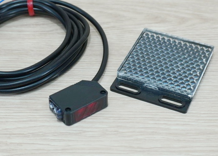 CX-482 Photoelectric Sensor 10-200 cm Detection Range (NPN, NO/NC)