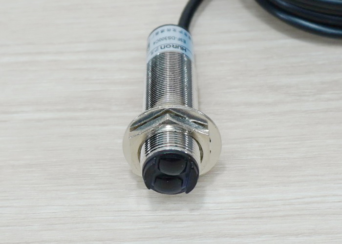 E3F-DS300C4 Infrared Photoelectric Sensor 10-300cm Detection (NPN, NO) Nickel-plated brass body