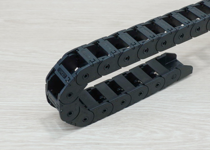 15 x 20 mm Cable Drag Chain R28mm ยาว 1M และ End Connectors (Bridge open outside)