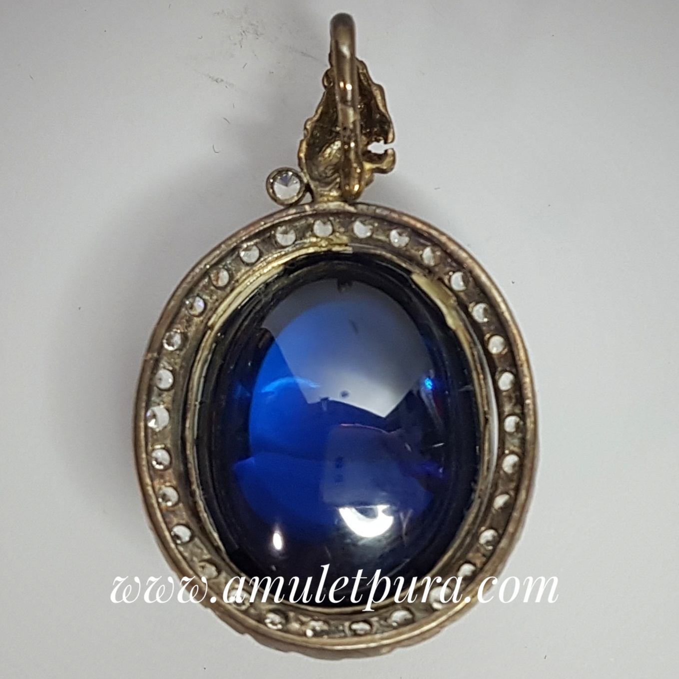 จี้เพชรพญานาคสีน้ำเงิน เสริมวาสนาด้วยพลังแห่งนาคาวรรณะกษัตริย์ ตัวเรือนเงินพญานาคล้อมเพชร