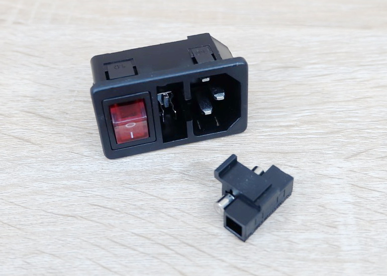 AC-01 Plug Socket 3 Pin Male AC250V พร้อมสวิทช์และฟิวส์ 10A