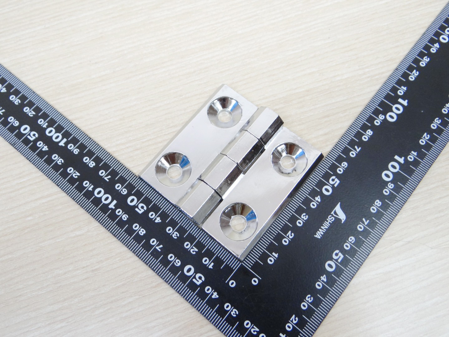 บานพับ Hinge 60x60 mm Zinc alloy หนา 6 mm ระยะรู 35x35 mm, รูยึด 6.5 mm (สีเงิน)