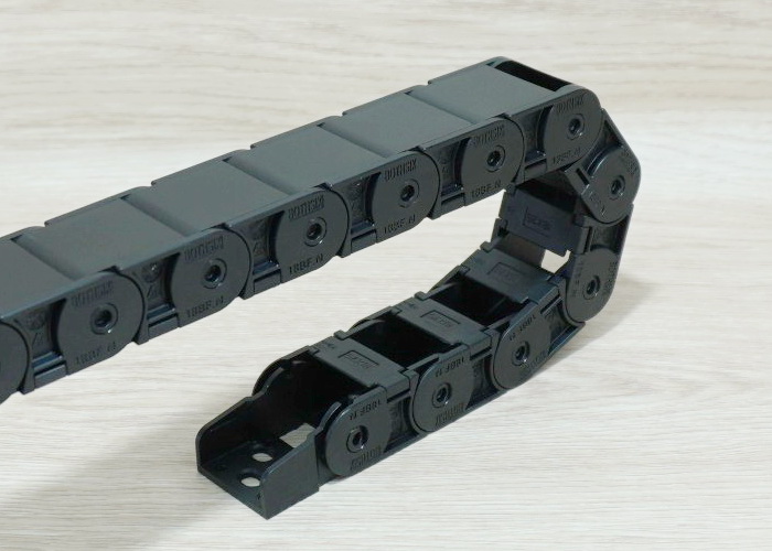 18 x 25 mm Cable Drag Chain R38mm ยาว 1M และ End Connectors (Semi-Enclosed)