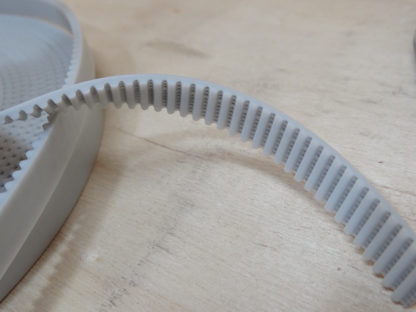 HTD-3M-10mm PU Timing Belt Steel Core สีขาว (สานแถบเส้นเหล็กในสายพาน ราคา/1เมตร)