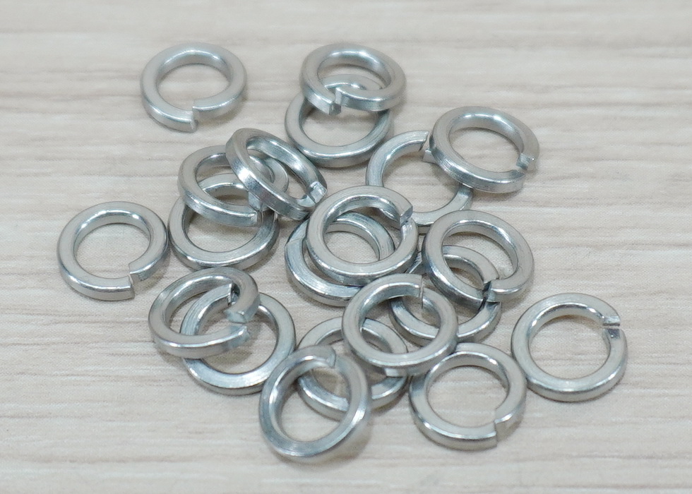 Spring washer M4 Stainless Steel 304 (20ตัว/ถุง)
