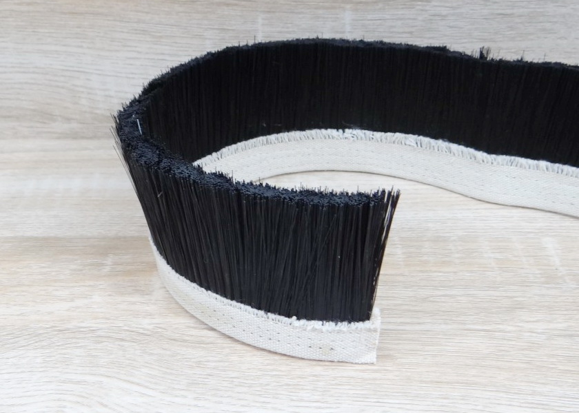 แปรงดักฝุ่น 70mm x 1M Nelon Brush Vacuum Cleaner (Black)