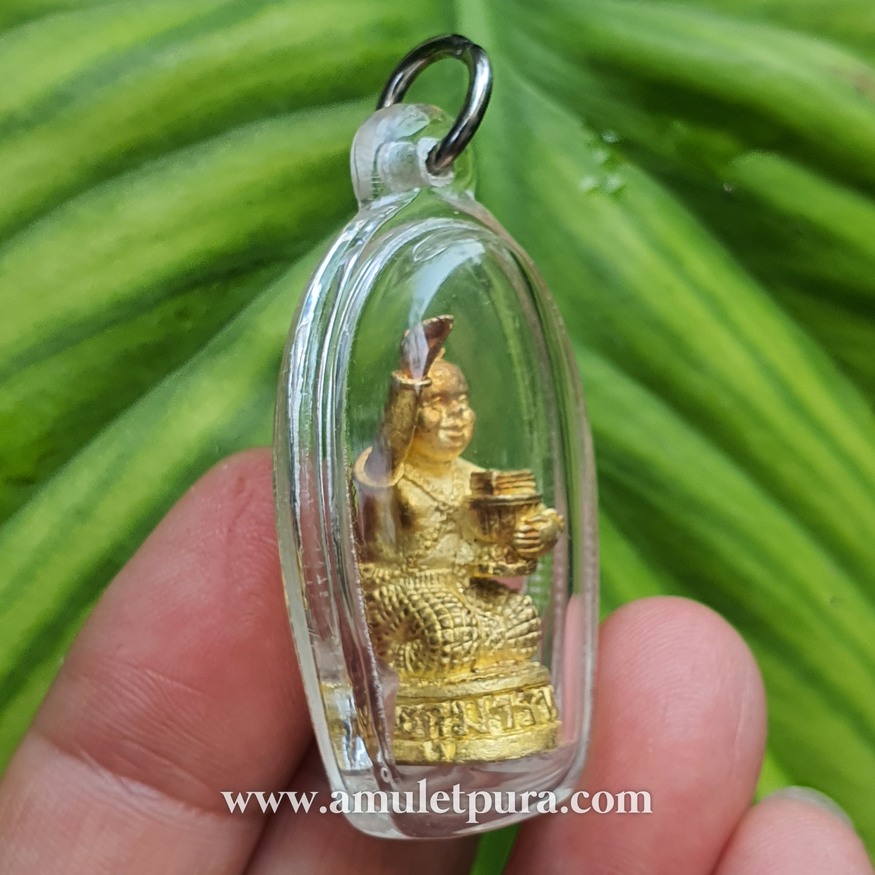 กุมารรับทรัพย์ รุ่นรับทรัพย์(โลหะชุบทองปัดเงา)ปี45 หลวงปู่ชื่น วัดตาอี จ.บุรีรัมย์(ตอกโค้ด อุดผงใต้ฐาน พร้อมเลี่ยมกันน้ำ)