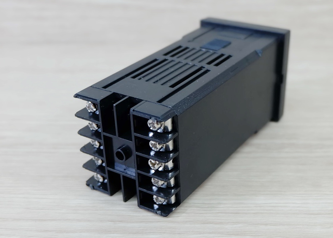 เครื่องควบคุมอุณหภูมิระบบ PID รุ่น REX-C100FK02-V*DA (No alarm) 240V/50HZ + Thermocouple 0 to 400 °c