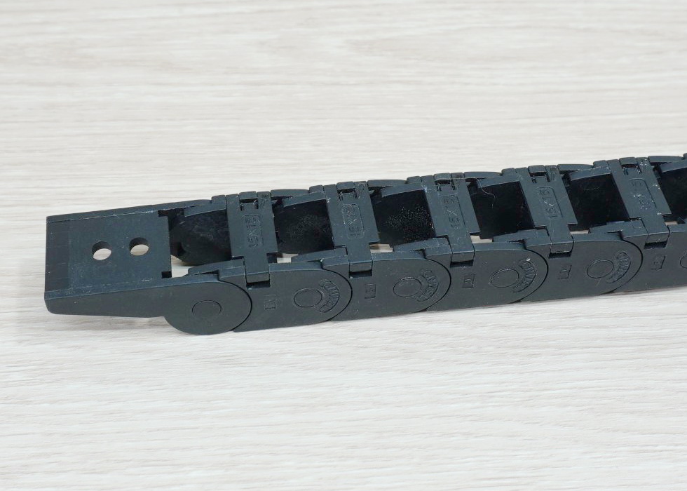 15 x 15 mm Cable Drag Chain R38mm ยาว 1M และ End Connectors (Bridge open outside)