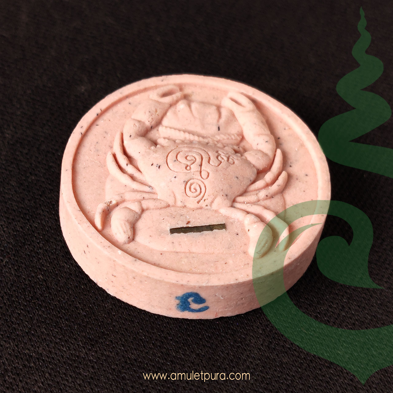 พญาปูหนีบทรัพย์ตุ้มหูยายซิ้ม ฉลองอายุ 90 ปี หลวงปู่นิ่ม ปี60 วัดพุทธมงคล จ.สุพรรณบุรี (เนื้อผงสีชมพู ฝังตะกรุดเงิน 1 ดอก โค้ดหมึก)