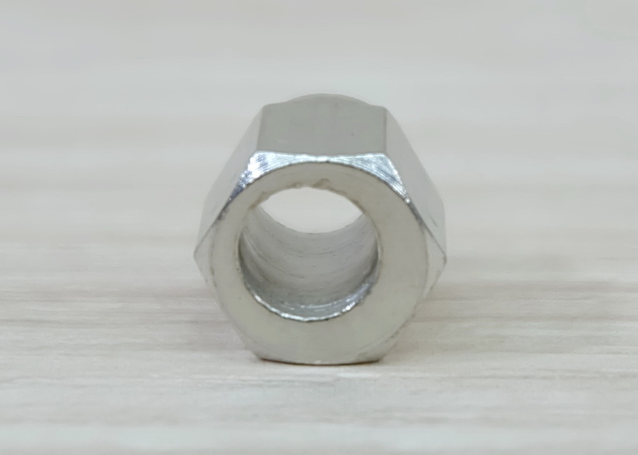 Eccentric column 6 mm - bore 5mm <OD 8mm> (Nickel-plated)